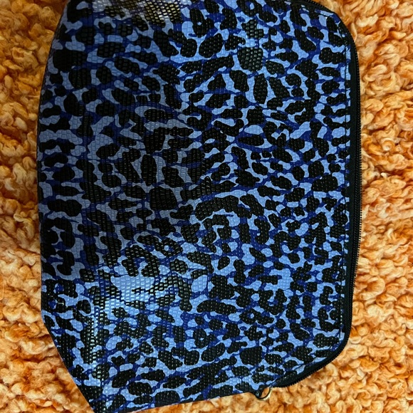 Estée Lauder Makeup Travel Bag - Picture 2 of 3